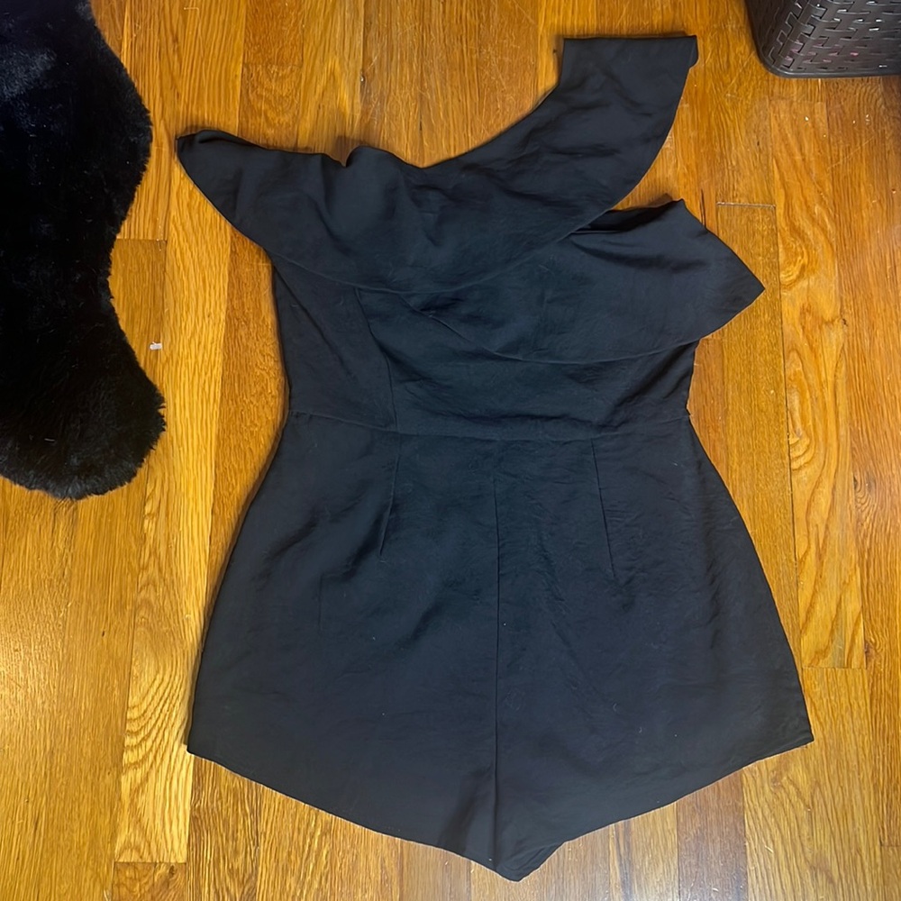 Brand new women’s short one piece over one shoulder in black size M by Lulus